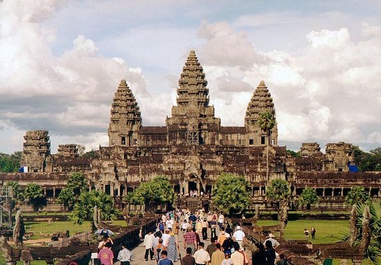 Lenh Cam Xe Co Gioi Den Angkor Wat 3